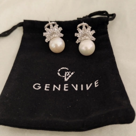Genevive earrings - Picture 1 of 4